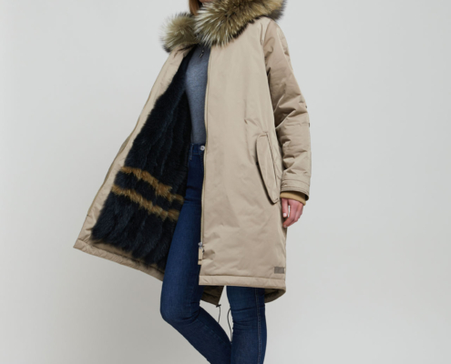 Parka with fur lining