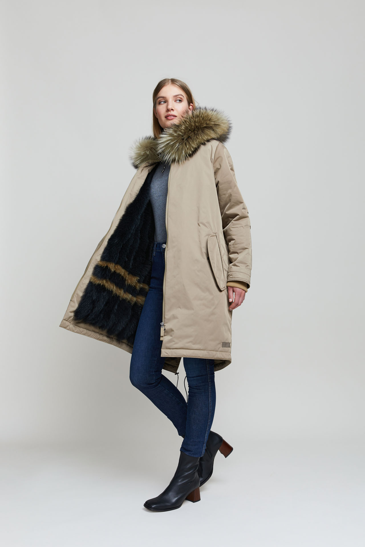 Parka with fur lining